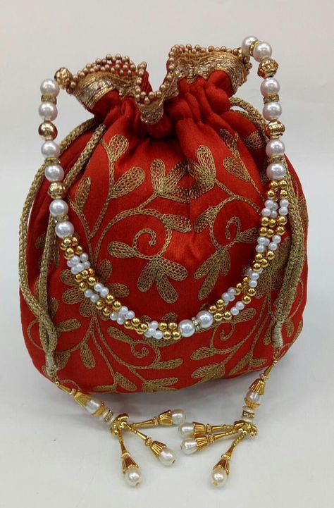 Jewerly Bag, Bridal Clutches, Beading Netting, Easy Crochet Patterns Free, Crochet Pouch, Stylish Purse, Potli Bags, Crochet Purse Patterns, Fancy Bags