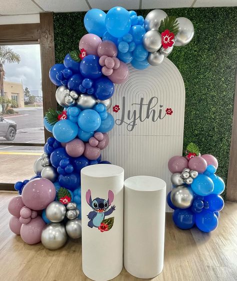 Stitch || Aloha || Birthday Lythi 🌺🌺 - thank you very much for trusting our service @asf_babyknoc ✨ #aloha #decorations #balloonstitch #stitchdecoracion #birthdaystitch #aloha🌺 #stitch #partystitch #fiestadestitch #alohaaloha #stitchdecoration #stitchballoons #sempertex #stitchballoondecor #happybirthdaystitch Stitch Balloon Garland, Aloha Decorations, Aloha Birthday, January 21, January 22, Balloon Garland, Baby Birthday, Balloon Decorations, Balloons