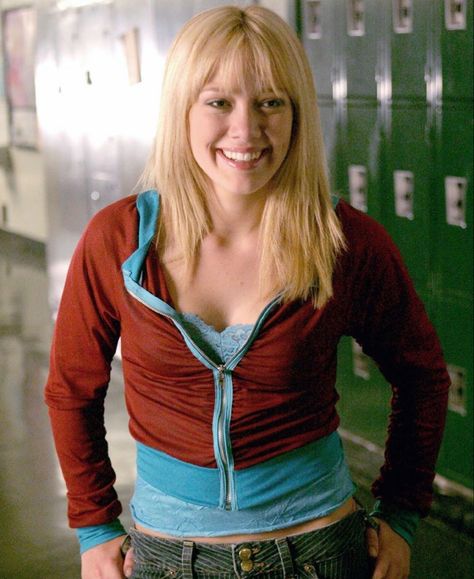 Sam Montgomery, A Cinderella Story 2004, Hilary Duff Hair, Hilary Duff Style, 2000s Fashion Trends, Cinderella Story, A Cinderella Story, Hillary Duff, Lizzie Mcguire