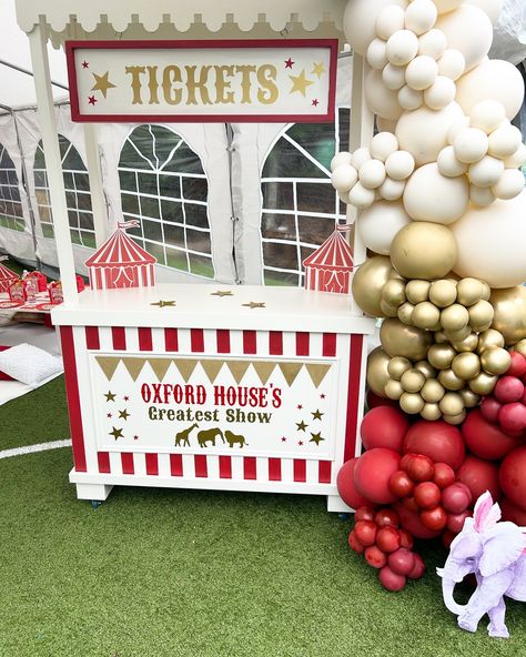 A Circus themed party! School’s out! Roll up, roll up! A super special end of year Circus party for the kids of @oxfordhouse_school! We loved creating this one! Luxe picnic and styling @mylittleteaparty Backdrops and balloons @theglitzyballooncompany Paperie @shinyhappyparty #endofyearparty #schoolsout #kidspartyplanner #mylittleteaparty #eventplanner #circusparty #rollrollup #movieparty #circus #year6leaversparty Luxe Picnic, Circus Themed Party, Kids Party Planner, End Of Year Party, School S, Party School, Movie Party, Circus Party, End Of Year