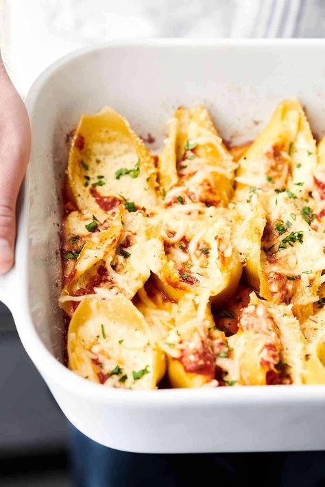 Stuffed Shells - with Cottage Cheese Filling, Vegetarian Dinner! Stuffed Shells Beef, Cottage Cheese Dinner, Vegetarian Meatloaf, Cottage Cheese Pasta, Shells Stuffed, Chicken Stuffed Shells, Pancakes For Dinner, Shells Recipe, Beef Taco