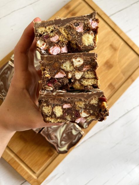 Gluten Free Rocky Road, Vegan Rocky Road, Chocolate Alternatives, Rocky Road Recipe, Gluten Free Biscuits, Biscuits Cookies, Dairy Free Alternatives, Healthy Sweet Treats, Chocolate Marshmallows