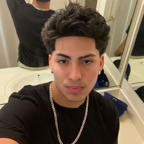 Slick Back Mexican, Mexican Haircuts, Short Slicked Back Hair, Hispanic Hairstyles, Low Fade Curly Hair, Mexican Guys, Gentleman Haircut, Boys Fade Haircut, Man Haircut