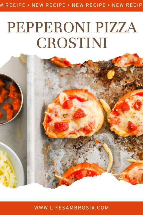 Easy Pepperoni Pizza Crostini made with crostini, pizza sauce, cheese and pepperoni. These appetizer bites are perfect for parties and game days. Pizza Crostini, Easy Pepperoni Pizza, Pepperoni Pizza Bites, Crostini Appetizers, Pizza Appetizers, Sliced Baguette, Pizza Bites, Appetizer Bites, Pizza Sauce