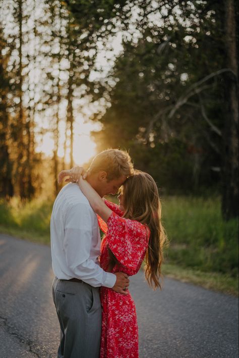 Couples Dance Poses, Creek Minis, Couple Dance Poses, Field Pictures, Couple Inspo, Anniversary Shoot, Senior Ideas, Country Couples, Summer Poses