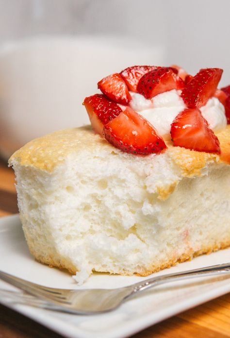 Mini Angel Food Cake Mini Angel Food Cake Recipes, Small Angel Food Cake Recipe, Mini Angel Food Cake, Angel Food Cake Recipes Loaf Pan, Angel Food Cake Aesthetic, Pretty Angel Food Cake, Low Fat Desserts, Mini Cake Pans, Low Calorie Dessert