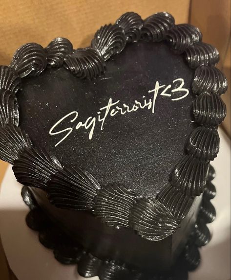 Sag Birthday Cakes, Sag Szn Cake, Sag Cake, Sagittarius Baby Cake, Sagittarius Birthday Cake, Birthday Cake Aesthetic Vintage, Sag Szn, Bunny Birthday Theme, Birthday Cake Aesthetic