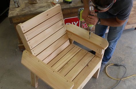 DIY Patio Chair Plans Diy Patio Chair, Patio Chairs Diy, Pallet Garden Furniture, Homemade Furniture, Artificial Lawn, Outdoor Furniture Plans, Garden Chair, Diy Garden Furniture, Wood Patio