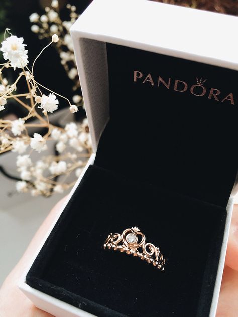 Pandora Princess Ring, Tas Louis Vuitton, Pandora Rings Princess, Pandora Princess, Engagement Rings Princess, Diamond Cluster Engagement Ring, Princess Ring, Pandora Rings, Popular Jewelry