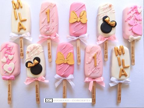 Minnie Mouse Popsicle, Minnie Cakesicles, Minnie Mouse Cakesicles, Minnie Mouse Strawberries, Disney Cakesicles, Mini Cakesicles, Minnie Mouse Cake Pops, Mickey And Minnie Cake, Minnie Mouse Cookies