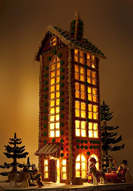 gingerbread house Gingerbread Creations, Ginger House, All Things Gingerbread, Gingerbread House Designs, Gingerbread House Cookies, Gingerbread Village, Gingerbread Decorations, Christmas Gingerbread House, Christmas Lovers