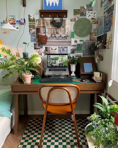 𝓐• (@fullofftearss) on X Desk Ispo, Room References, Cozy Study, Cozy Desk, Room Update, Room Deco, Cozy Room Decor, Aesthetic Rooms, Dream Room Inspiration