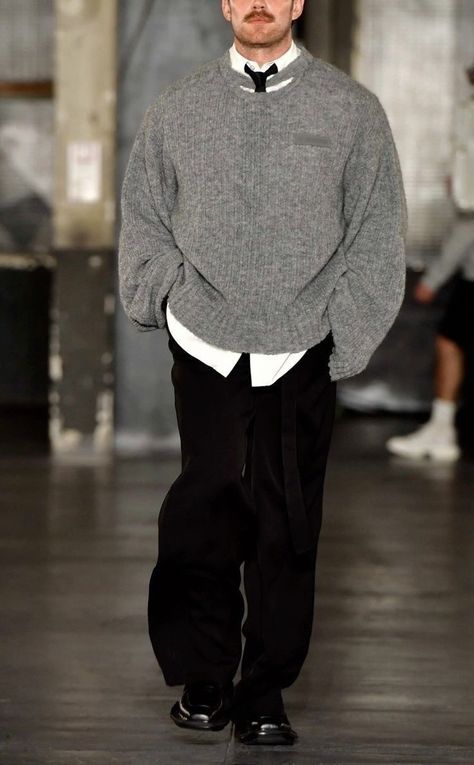 Black Pants White Shirt, Louis Gabriel Nouchi, Black Tees, Outfits Hombre, Mens Outfit Inspiration, Grey Knit Sweater, Pants White, Streetwear Men Outfits, Mode Inspo