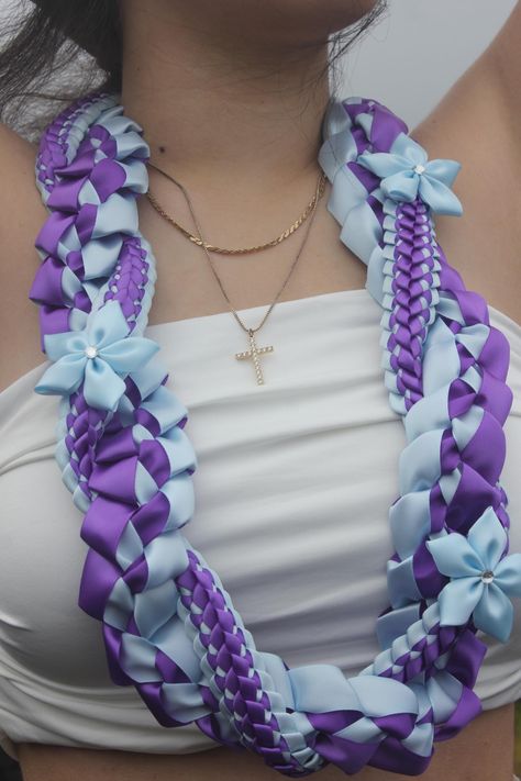 Ribbon Lei 3 Colors Diy, 3 Color Ribbon Lei Diy, Grad Leis, Lei Diy, Graduation Ribbon, Money Lei Diy, Graduation Leis Diy Ribbons, Kite Party, Diy Mums