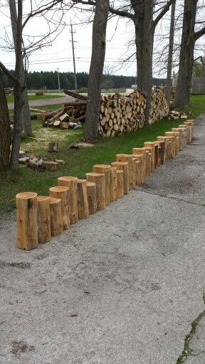 Tree Stump Fence, Log Garden Edging, Log Edging, Fence Gardening, Landscaping Fence, Fence Edging, Log Fence, Backyard Aesthetic, Landscape Curbing