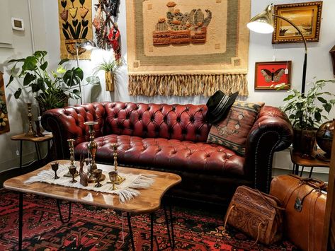 Oxblood Sofa Living Rooms, Red Vintage Couch Living Rooms, Red Chesterfield Sofa Living Room Ideas, Red Chesterfield Sofa Living Room, Dark Red Leather Couch, Red Leather Couch Living Room Ideas, Dark Academia Couch, Vintage Leather Couch Living Room, Red Leather Sofa Living Room Ideas