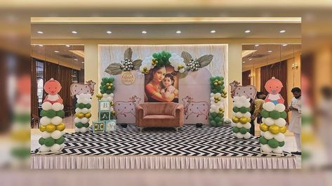 “Artistry in every design, our Krishna decor pieces bring the essence of divinity and elegance to your space.” Baby Chathi Decoration, Chathi Decoration, Krishna Baby, Cartoons Krishna, Naming Ceremony Decoration, Birthday Decorations At Home, Cradle Ceremony, Birthday Party Photography, Stage Decor