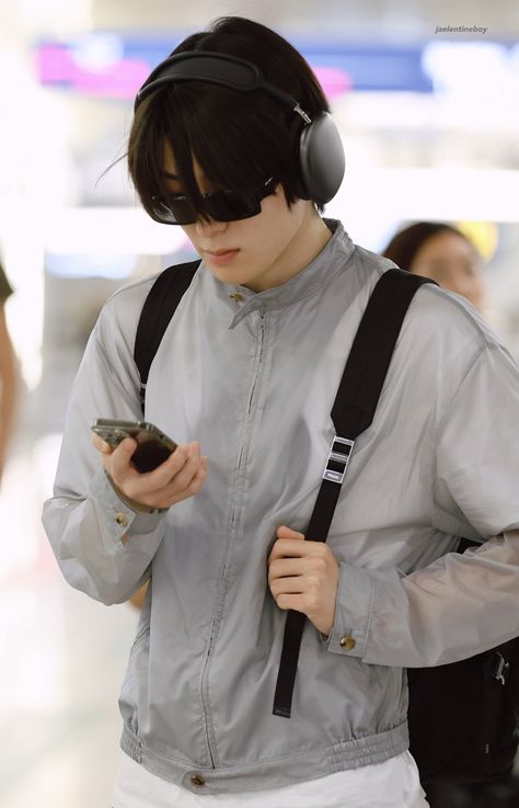 jaelentine on Twitter: "230623 ICN #JAEHYUN #재현 😎😎 https://t.co/91l5Gxdhb1" / Twitter Jaehyun Nct, Airport Style, Boyfriend Material, Nct 127, Nct Dream, Nct, On Twitter, Celebrities