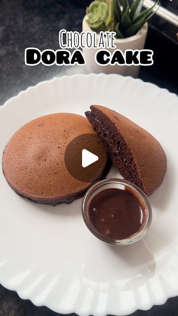 Aishwarya sonvane on Instagram: "Chocolate Dora cakes | Dora cakes    ✅save the recipe and try it later   ✅Recipe details  - For the Dora cake batter  1 cup all purpose flour  1/2 cup icing sugar  1/4th cup coco powder  1/4th cup milk powder  1 tsp coffee powder  1/2 tsp baking soda  Pinch of salt  1 cup milk  Mix everything together and prepare a smooth batter  Now take a nonstick pan and pour equal amount of batter and cook the pancakes on low flame for 1 minute by keeping the lid on  Flip it and again cook it for 1/2 minute Take one pancake and apply some chocolate spread or Nutella and sandwich it with another pancake and your chocolate Dora cakes are ready   I’ve upgraded my kitchen with new 4 burner gas cooktop by @sunshinesuperkitchen  This cooktop has so many features like  ✅sleek Coco Powder Cake Recipe, Milk Powder Recipes Desserts, Dora Cake Recipe, Chocolate Pancake Recipe, Eggless Cake Recipes, Coffe Mug Cake, Dora Cake, Oreo Biscuits, Chocolate Pancakes