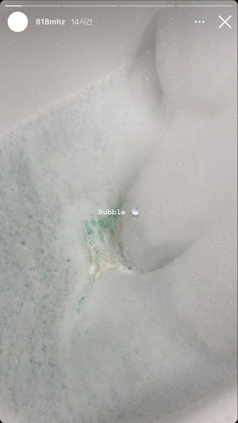 Color Bathtub, Bathtub Aesthetic, Bubble Baths, Clean Aesthetic, Vogue Beauty, Instagram Feed Inspiration, Creative Instagram Stories, Easy Trendy Outfits, Insta Stories