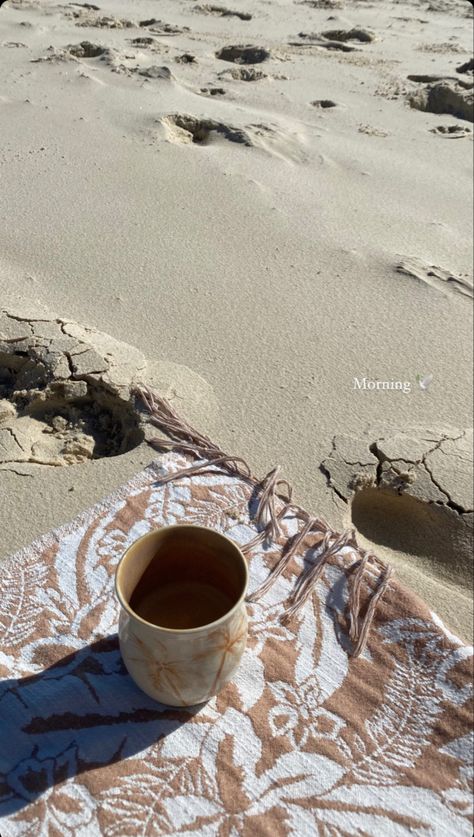 Tea On The Beach, Coffee On The Beach Aesthetic, Beach Coffee Aesthetic, Coffee By The Beach, Coffee Shoot, Coffee On The Beach, Cowgirl Coffee, Coffee Outside, Breakfast On The Beach