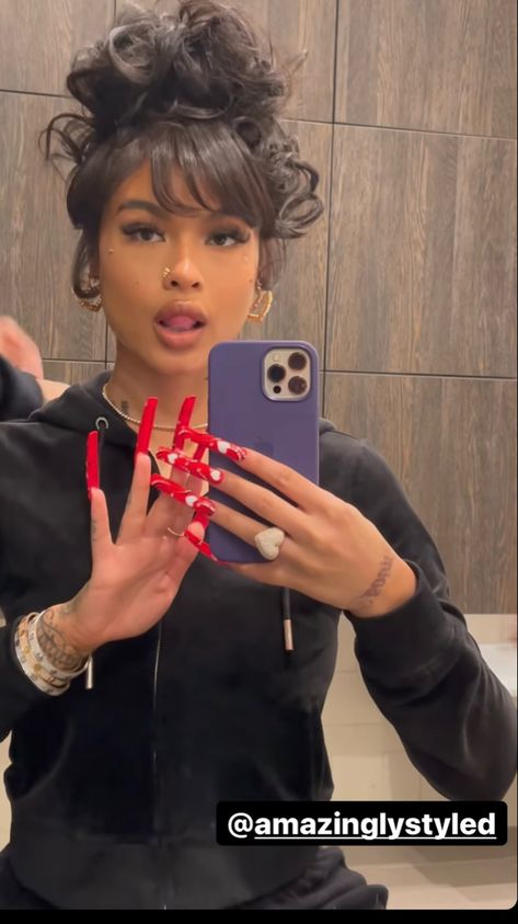 India Love Updo, China Bangs Hairstyles, Baddie Bangs Hairstyle, Indialove Hairstyles, 90s Women Hairstyles, Rnb Hairstyle, Messy Hair Black Women, 90a Hairstyles, Black Women 90s Hairstyles