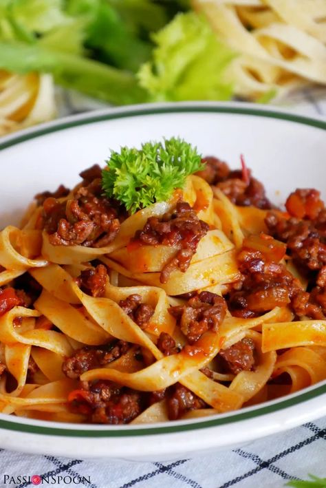 Tagliatelle al ragù alla bolognese; a classic Italian dish - PassionSpoon Meat Ragu, Ragu Bolognese, Bolognese Sauce Recipe, Italian Lunch, Ragu Recipe, Classic Lasagna, Bolognese Recipe, Family Lunch, Classic Italian Dishes