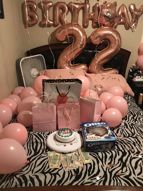 I decorated my daughter room for her birthday Decorating Best Friends Room Birthday, Dorm Room Birthday Decorations, Decorated Bedroom For Birthday, Birthday Decorated Room, Decorated Room For Birthday, Decorated Room For Birthday Surprise, Decorated Birthday Room, 21st Birthday Party Ideas For Girls, Daughters 21st Birthday