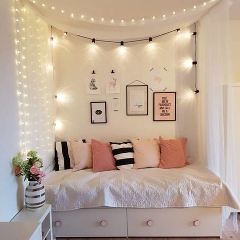 One Room Living - How To Organise Your Hostel Room Chi Bi, Camera Girl, Hostel Room, Cute Bedroom Ideas, Teen Bedroom Decor, Hanging Photos, Cute Room Decor, Teen Room