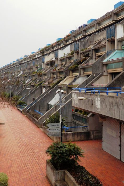 Alexandra Road Estate, Harsh Architecture, Brutalist London, Apocalypse World, Brutalism Architecture, Spaceship Interior, London Aesthetic, Brutalist Architecture, Olympus Digital Camera