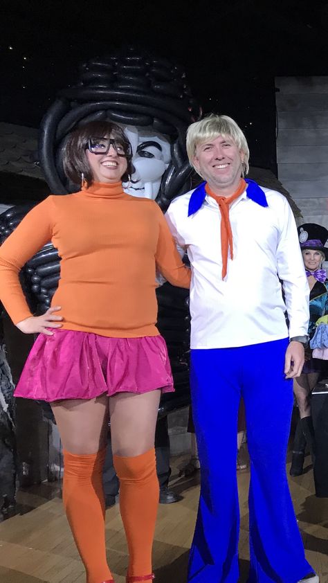 Velma & Fred from Scooby Doo Fred And Velma Costume, Fred And Velma, Velma Costume, Halloween Make Up, Halloween Make, Scary Halloween, Scooby Doo, Halloween, Quick Saves