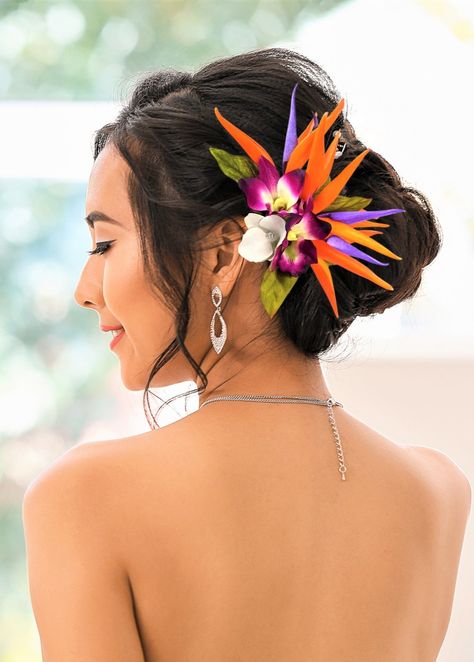 Malama Pua Bridal Hawaiian Wedding Themes, Beach Bridal Hair, Bride Hair Flowers, Hawaiian Hair, Tropical Bridal Bouquet, Hawaiian Flower Hair, Bridal Hair Clips, Hawaiian Hairstyles, Flower Hair Accessories Wedding