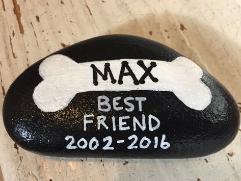 Dog memorial painted rock Easy Pet Rocks Ideas, Cat Memorial Painted Rocks, Dog Memorial Rock Painting, Painted Rock Pet Memorial, Dog Memorial Painting, Memorial Rocks Painted, Dog Paw Print Art, Memorial Painting, Dog Memorial Stone