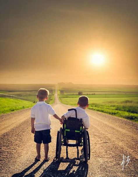 Wheelchair Photography, Disabled Children, Summer Family Photos, Family Picture Poses, Photography 101, Children Images, Summer Family, Kids Portraits, Kids Pictures