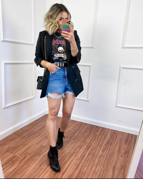 Cute Rock Concert Outfits Plus Size, Look Todo Jeans, Summer Rock Concert Outfit Plus Size, Rock Concert Outfit Ideas Plus Size, Rock Concert Outfit Plus Size, Summer Rock Concert Outfit, Concert Outfit Plus Size, Looks Com Short, Concert Outfit Rock