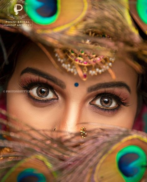 Radha Look For Women Photoshoot, Karwa Chauth Photoshoot, Agomoni Shoot, Navratri Photography, God Makeup, Festival Photoshoot, Janmashtami Photos, Girls Pick, Haldi Photoshoot