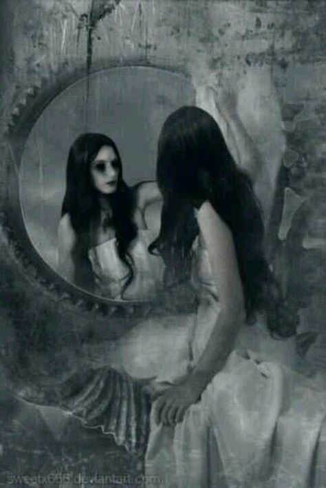 Dark Gothic Art, Gothic Images, Goth Art, Gothic Horror, Dark Gothic, Gothic Beauty, Dark Beauty, A Mirror, Gothic Art