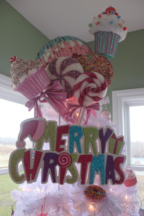 Candy Wonderland Christmas Tree, Candy Land Tree Topper, Diy Candy Tree Topper, Candy Land Christmas Table Decorations, Candy Theme Tree, Candy Themed Christmas Decor Diy, Candyland Christmas Tree Topper, Candyland Tree Topper, Diy Candyland Christmas Decorations