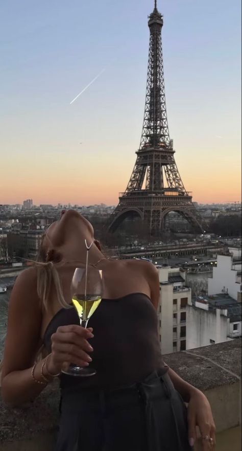 Daglig Motivation, Foto Top, Rich Girl Aesthetic, Rich Girl Lifestyle, Paris Aesthetic, Future Lifestyle, Rich Life, Dream Lifestyle, The Eiffel Tower