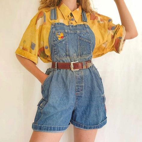 Yellow Summer Outfits, Short Overalls Outfit, Cute Overall Outfits, Overall Shorts Outfit, Hot Weather Outfits, Overall Outfit, Outfit 90s, Really Cute Outfits, Hot Weather