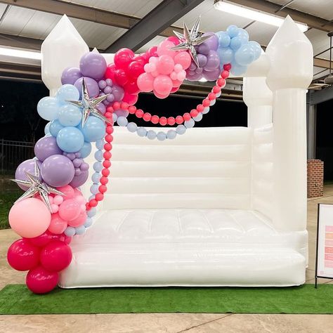 Balloons On Bounce House, Taylor Swift Balloon Garland, Taylor Swift Balloon Arch, Balloons On White Bounce House, Bounce House Balloon Garland, Fringe Garland Bounce House, Mini Bounce House Balloons, Pastel Bounce House, Unicorn Garland