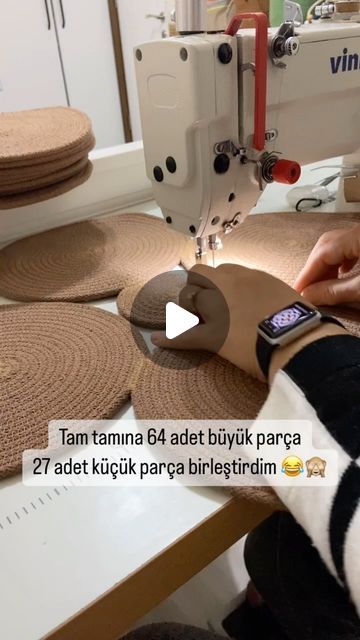 Sevim AĞ on Instagram: "Tam 64 adet büyük parça 27 adet küçük parçalık bir yolluk yapıyorum 🤣😉  Melek hanımın ikinci paspası  çoktan yerine ulaştı ve çoksa yakışmış güzel günlerde kullanılması dileğiyle 🤗💐 Ölçüsü ; boyu 3 m eni 1 m  Fiyat bilgisi ve sipariş için DM’den yazabilirsiniz 💌💌   Pamuklu Tress ipim : @best_tekstil   ………………………………………………………………………………………………… #paspas #paspastakımı #tress #iyiakşamlar #goodnight #dekorasyon #evdekorasyon #homedecor #homedesign #banyopaspasi #bohem #kişiyeözel #tasarım #carpet #halı #kilim #haftasonu #tress #hasır #kahverengi" January 23, On Instagram