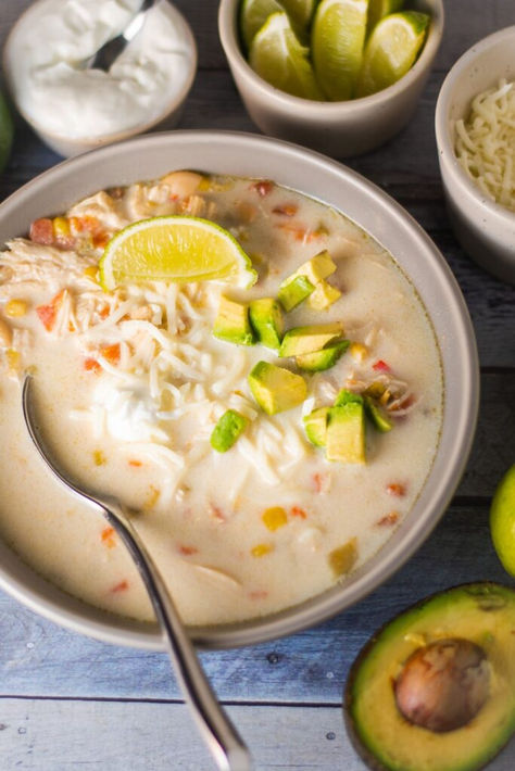 Bobby Flay White Chicken Chili Crockpot Chicken Taco Soup, Chicken Chili Soup, Creamy Chicken Chili, Chicken Taco Soup Recipe, White Chicken Chili Recipe, Chicken Chili Crockpot, Keto Crockpot, Comfort Soup Recipes, Chicken Tacos Crockpot