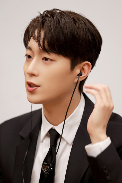 Gikwang Highlight, Beast Members, Yoon Doo Joon, Yang Yoseob, Yong Jun Hyung, Korean Men, Celebrities Male, Highlights, Eye Candy