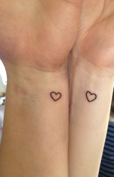 Mother Daughter Tattoo, Partner Tattoos, Father Daughter Tattoos, Mom Daughter Tattoos, Dragons Tattoo, Cute Matching Tattoos, Tiny Heart Tattoos, Good Mother, Small Heart Tattoos