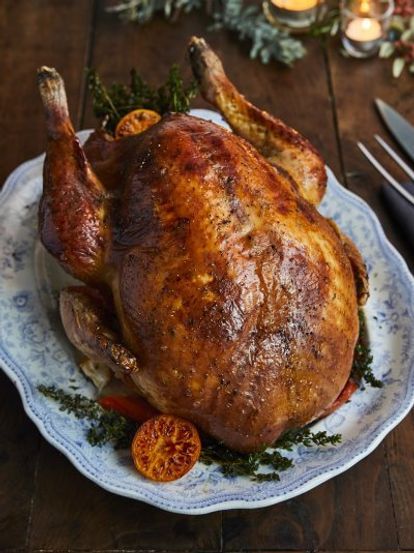 Moist Turkey Recipes, Turkey Giblets, Moist Turkey, Roast Turkey Recipes, Jamie Oliver Recipes, Roast Turkey, Flavored Butter, Turkey Recipe, Hot Plates