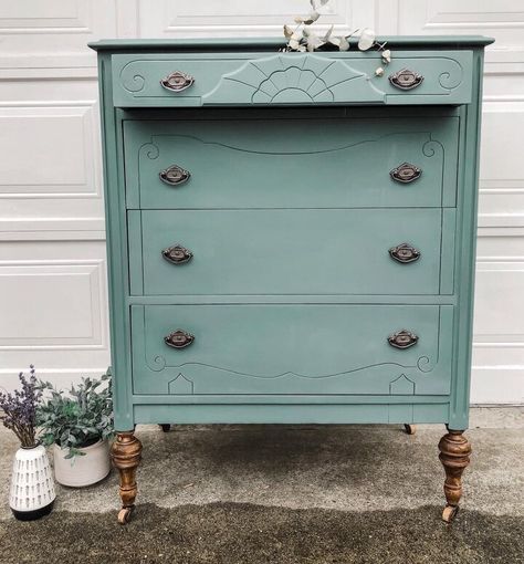 Do you love to upcycle furniture? check out these painted furniture makeovers if you're decorating on a budget. These before and after vintage dresser, table, buffet, coffee table and hutch makeovers are truly inspiring. #hometalk Dresser Upcycle, Vintage Dresser Makeover, Teal Dresser, Furniture Transformation, Diy Foil, Painted Dressers, Repurpose Furniture, Vintage Armoire, Old Cabinet Doors