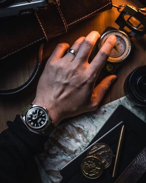 Lifestyle Watch Photography, Watch Photoshoot, Watch Pictures, Watch Photography, Galaxy Ring, Its A Mans World, Retro Watches, Watch Photo, Hand Watch