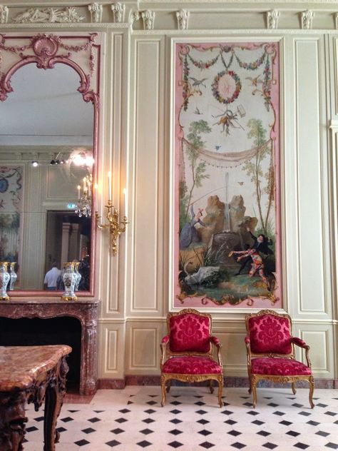 French Interior Design, Bon Weekend, The Louvre, French Interior, Elegant Interiors, French Furniture, French Decor, Classic Interior, Chic Vintage