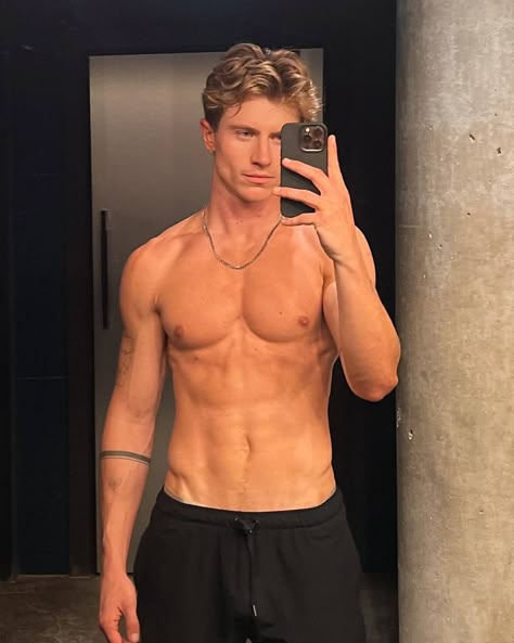 BoyZoo Aesthetic For Men, Danny Schwarz, Dream Physique, Future Man, Free Photo Filters, Cute Guy Pics, Men Aesthetic, Cute White Guys, Blonde Guys